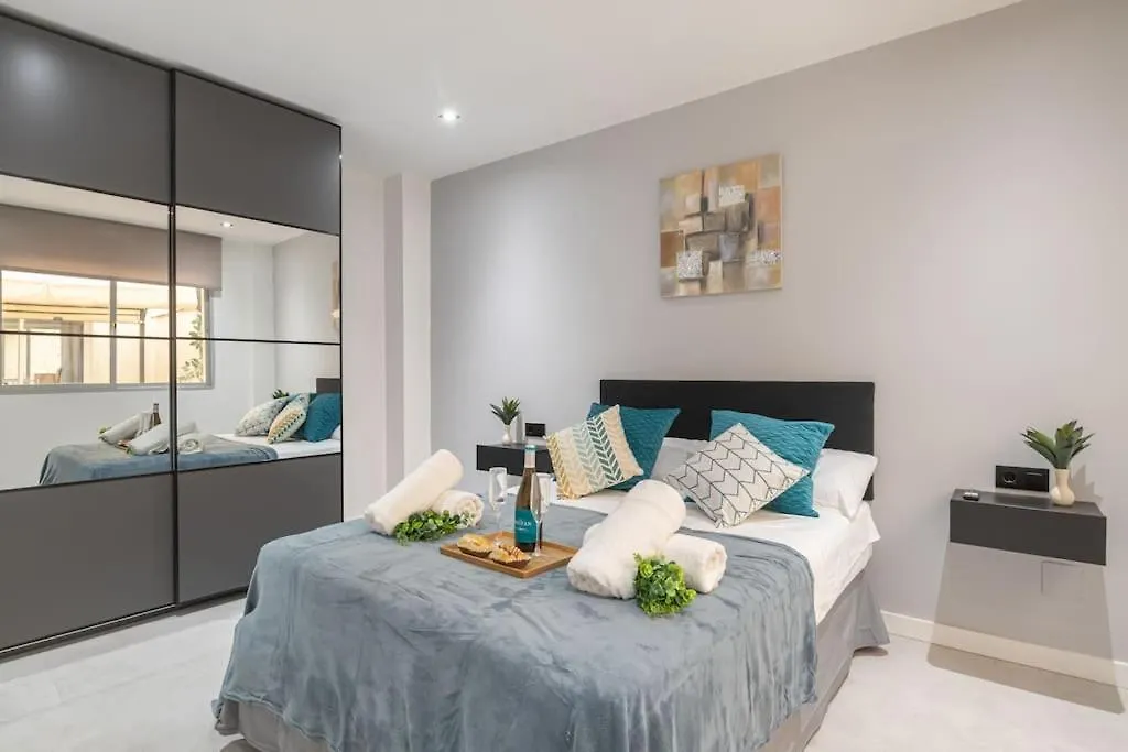 Beautiful 2Br - 20 Meters From Beach - In City Center Fuengirola Apartment